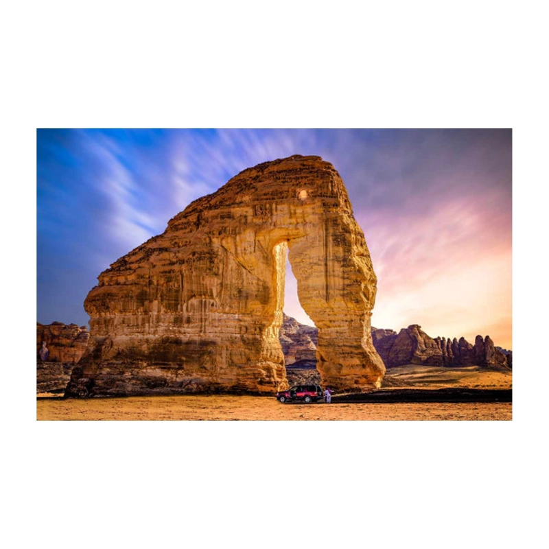 Durable canvas art with luxurious wooden frame – high-quality interior printلوحة كانفاس متينة بإطار خشبي فخم – طباعة داخلية عالية الجودة.